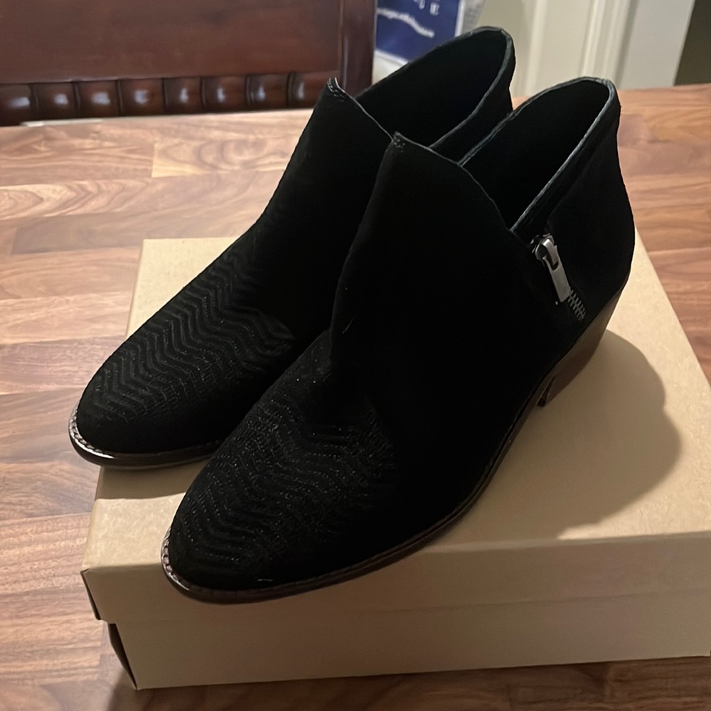 BRAND NEW W BOX LUCKY BRAND FHUNA ANKLE BOOTIES, BLACK, SIZE 9
